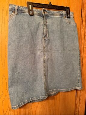 Jessica London size 12 Jean skirt. Comes below the knee.